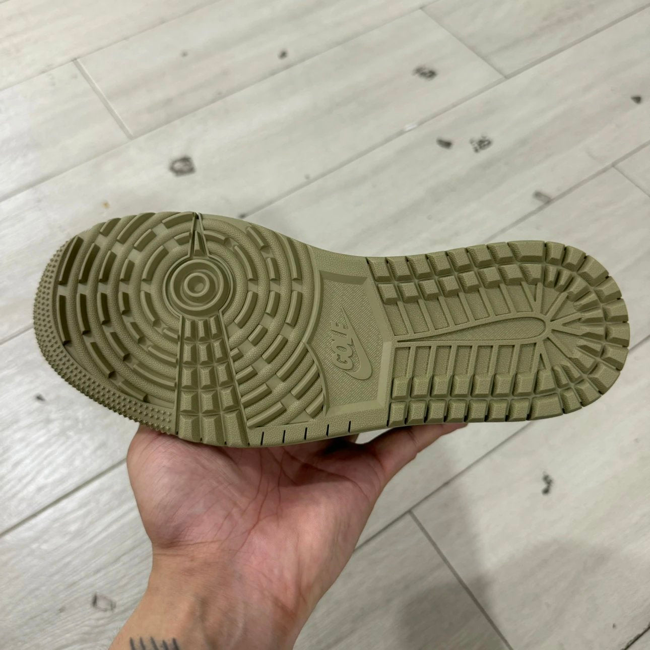 AJ1 Travis Golf