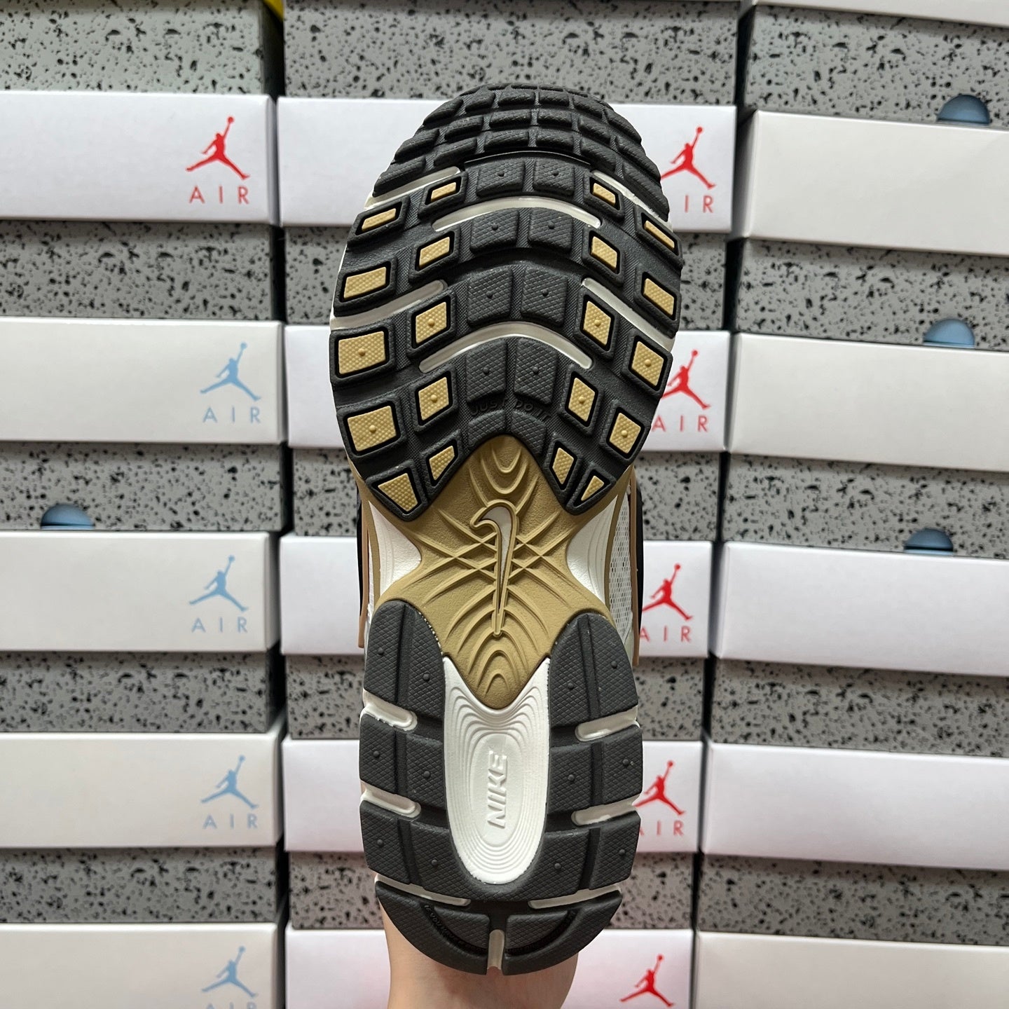 V5 RNR White/Medium