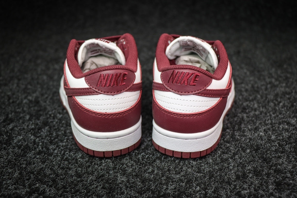 Dunk SP dark beetroot Sail