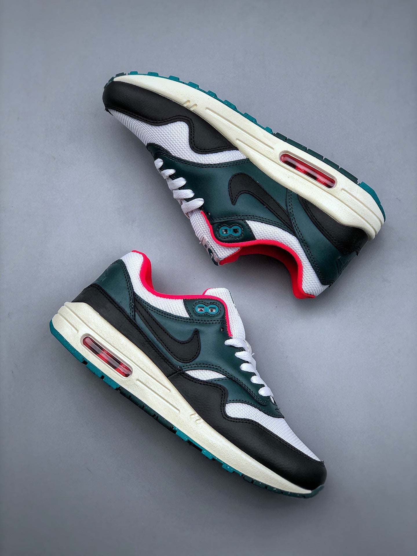 Air Max 1 LeBron James Liverpool F.C