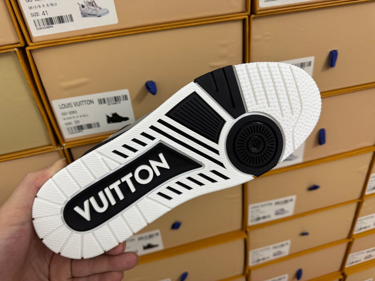 Trainer Black and Gray