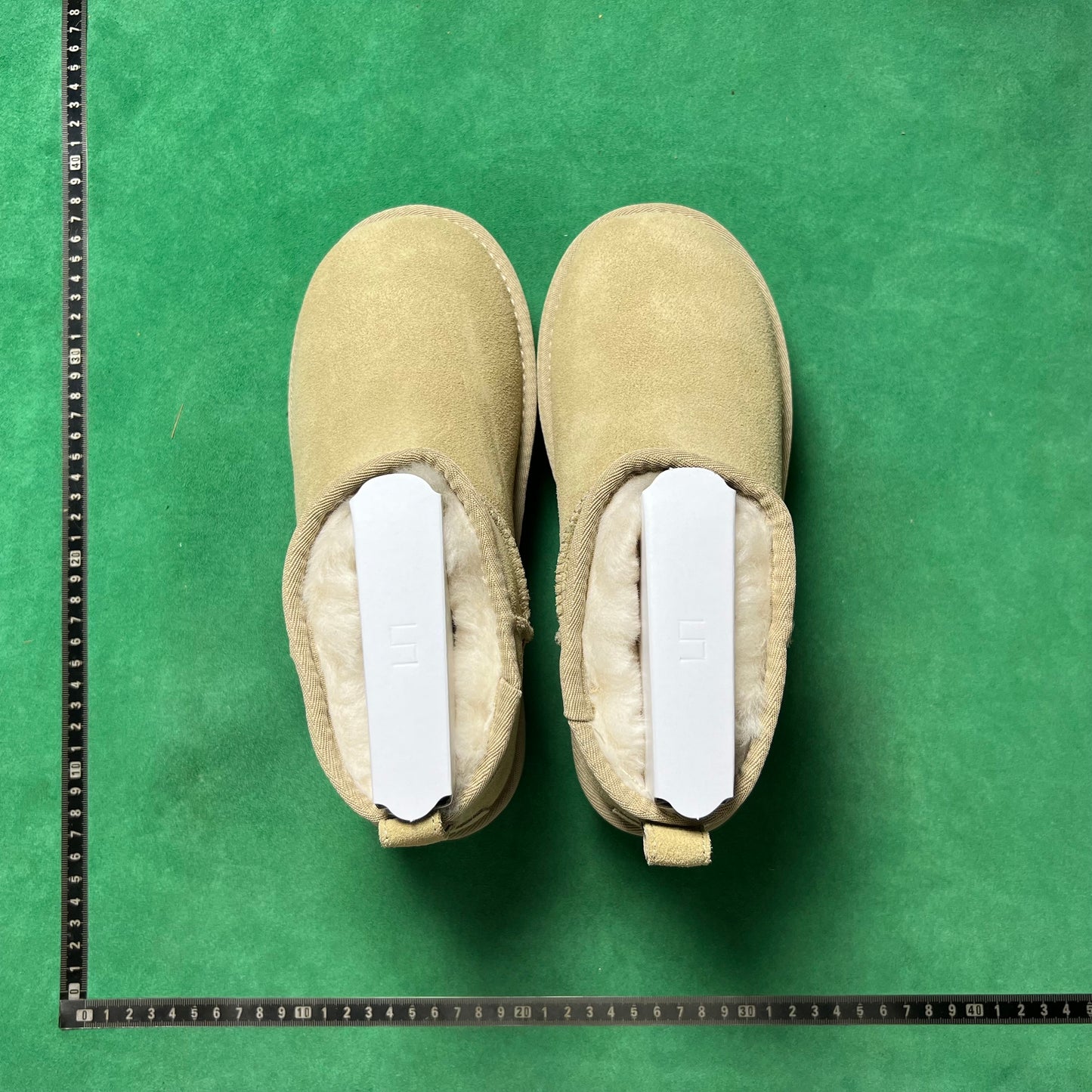 UGG