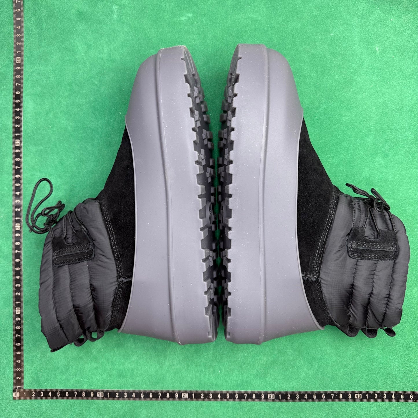 TT UGG CLASSIC MINI Lace-Up Weather
