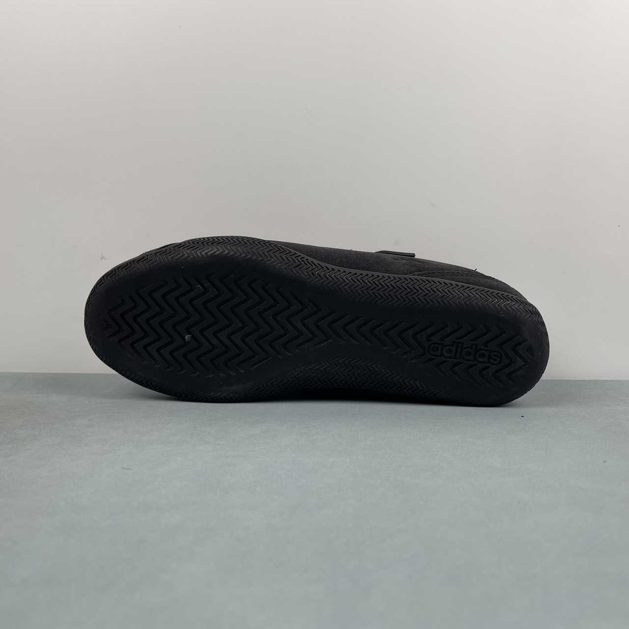 AD URBAN REVERIE All Black