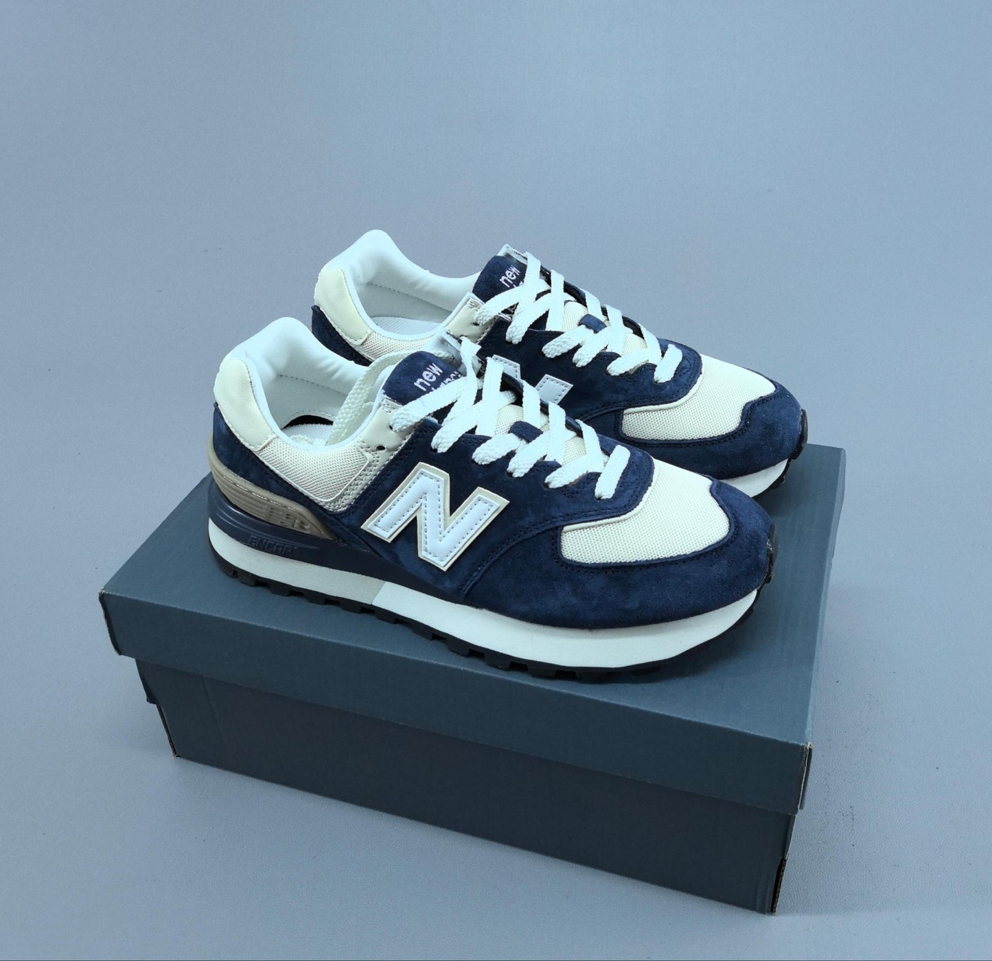 574 Legacy Natural Indigo Angora