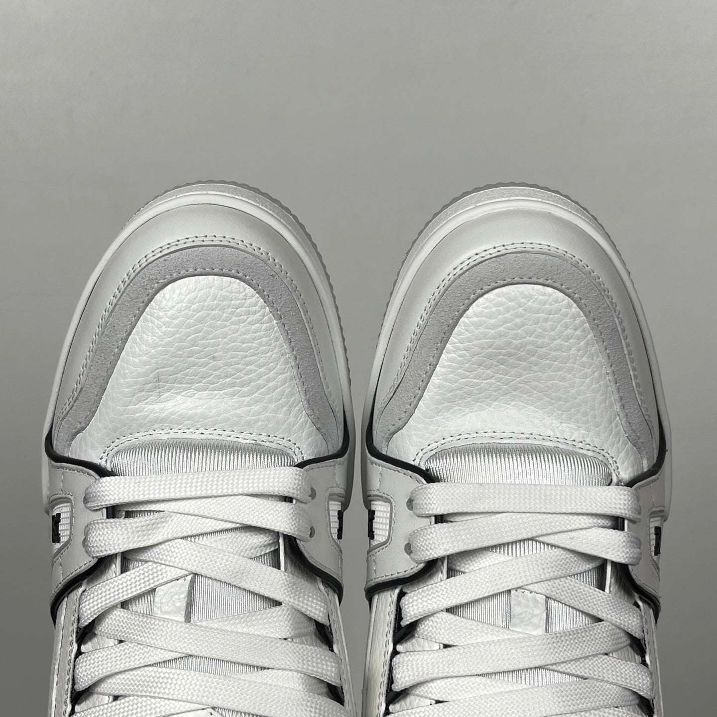 Trainer White and Black