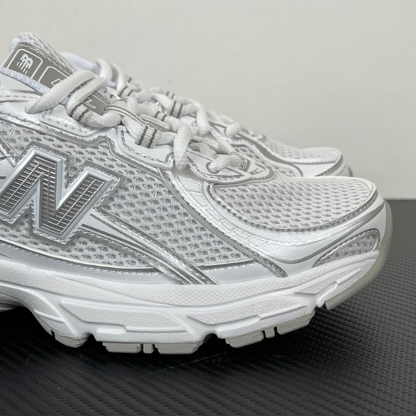 740 Triple White / Silver