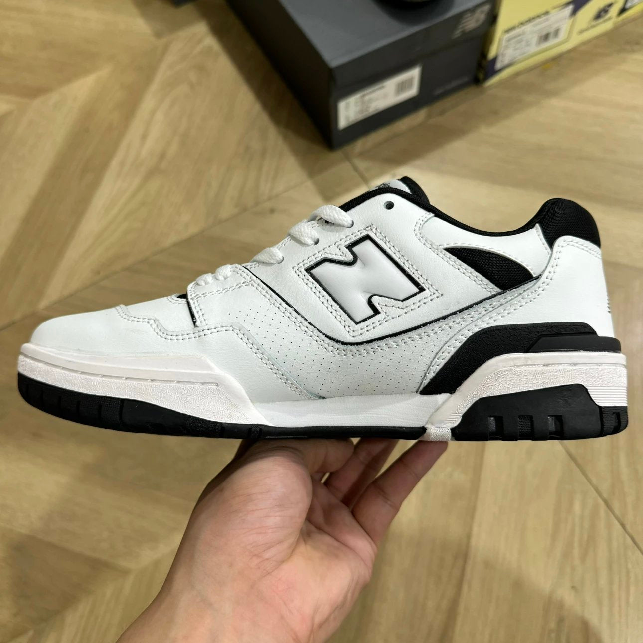 550 White and Gray
