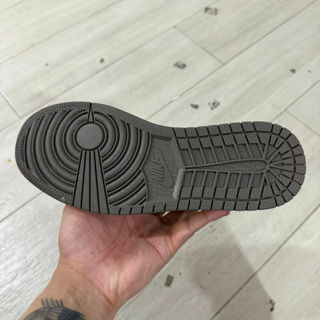 AJ1 Travis Reverse Mocha