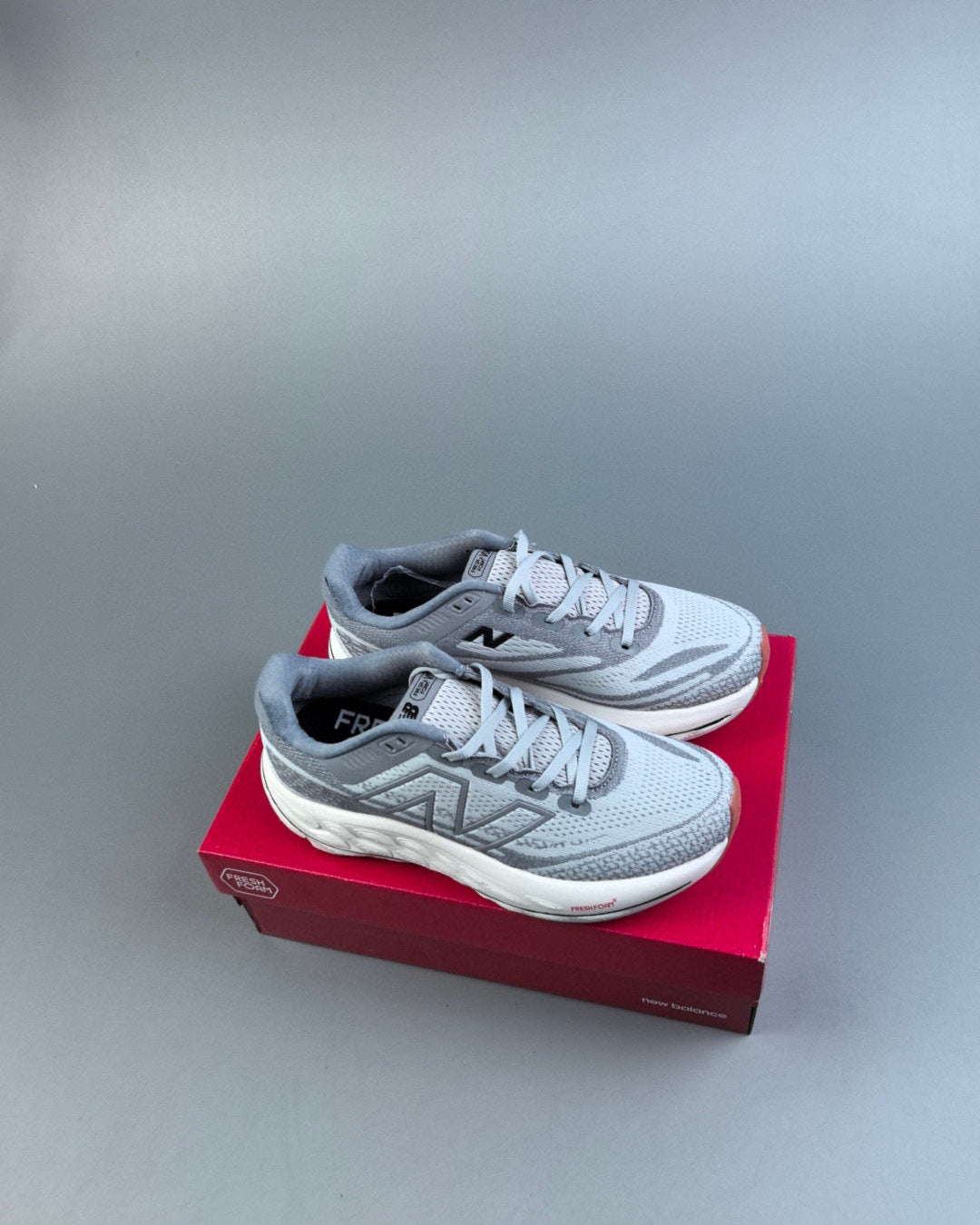 880 Grey and White