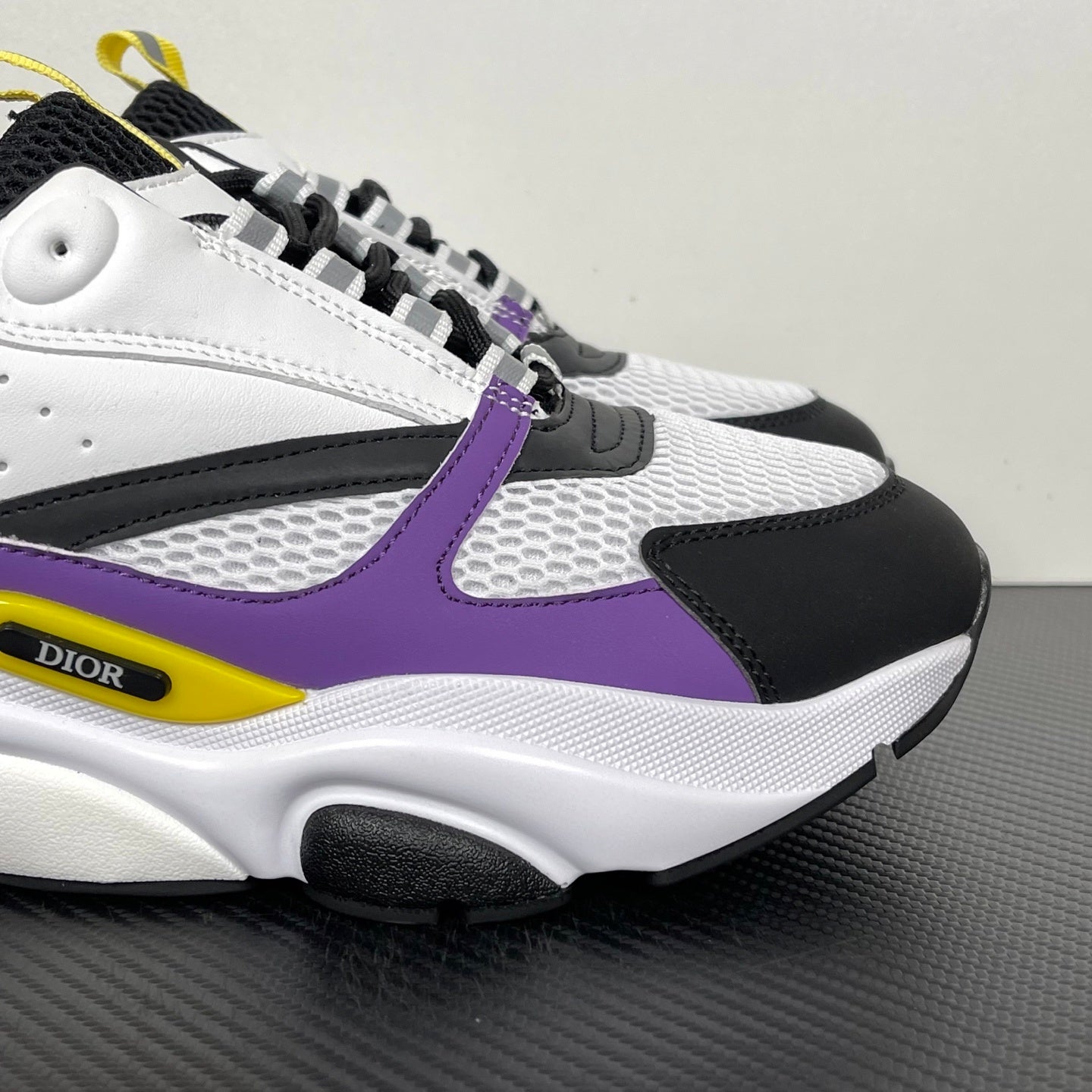 B22 Violet White