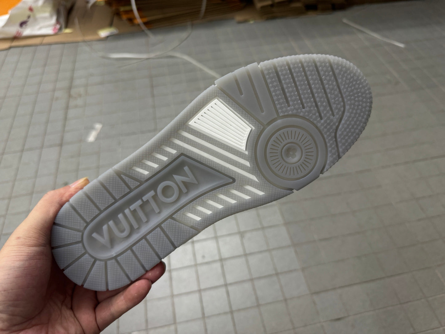Trainer White and Black