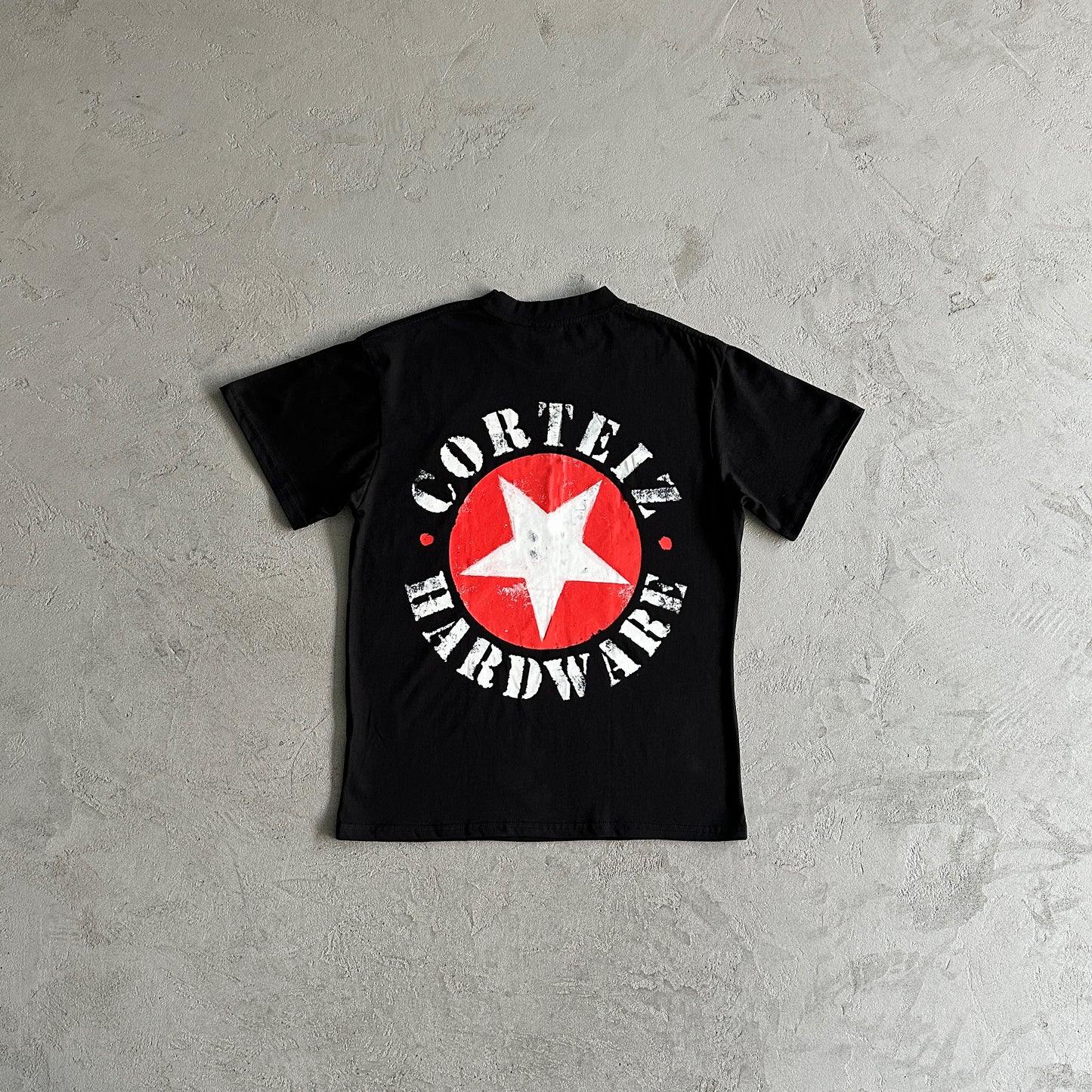 red round star tee