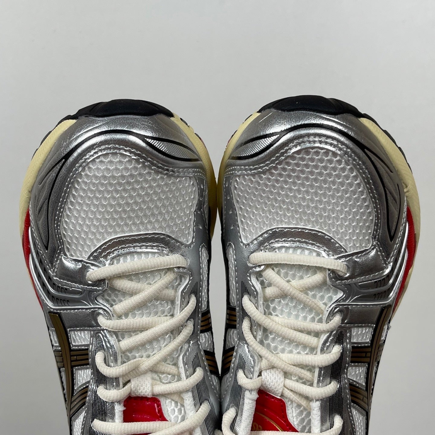 Kayano 14 White / Gold / Red