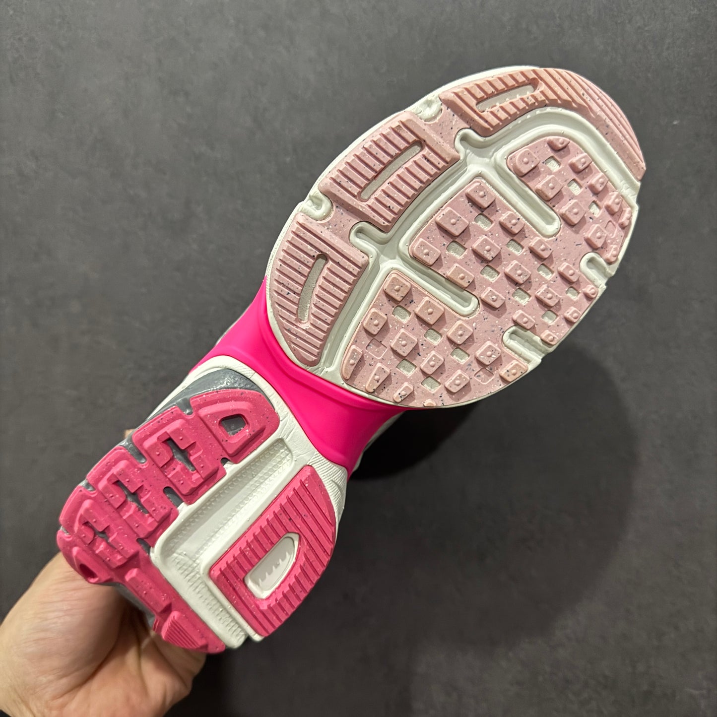 V2K Run Low Grey Pink