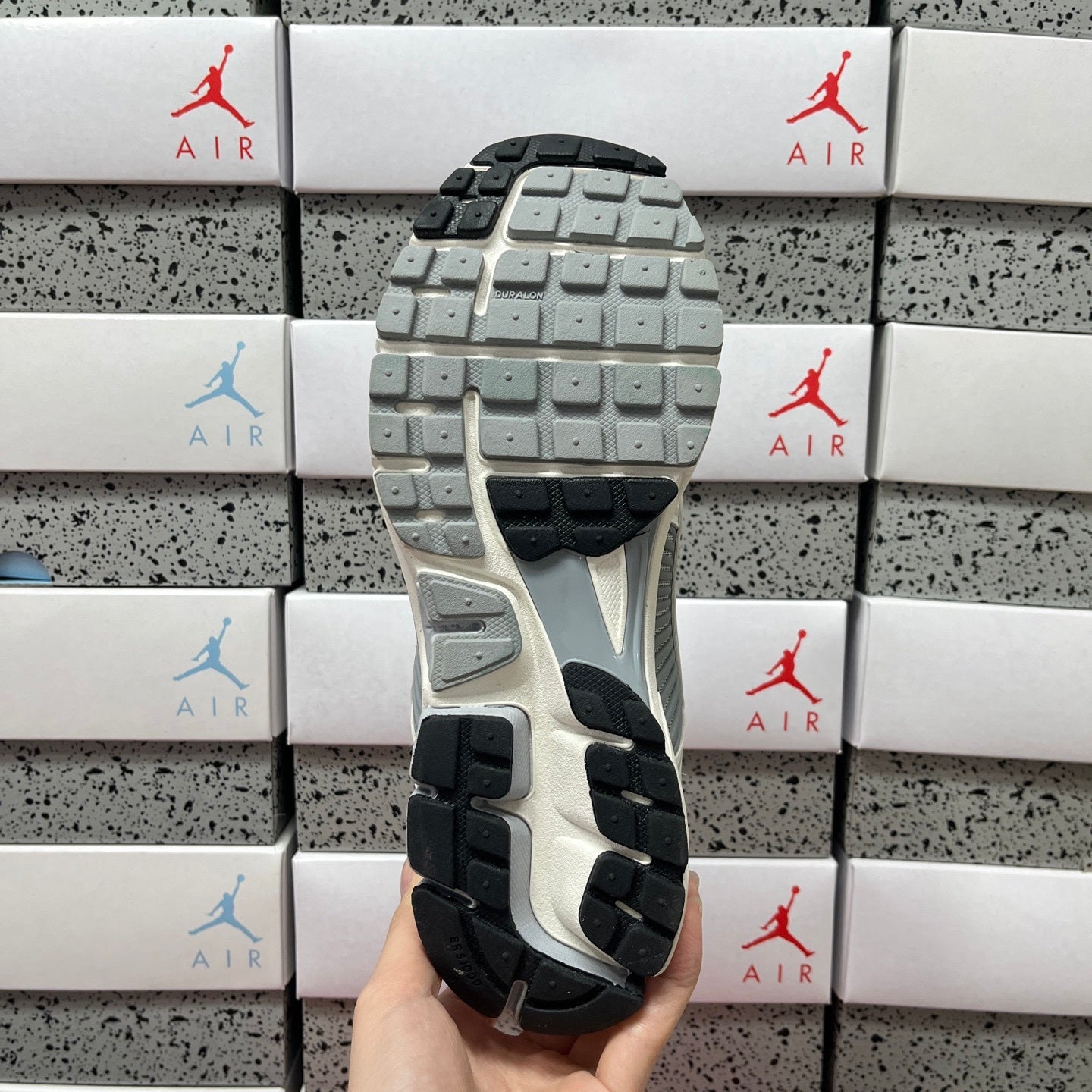 Vomero 5 Metallic Silver