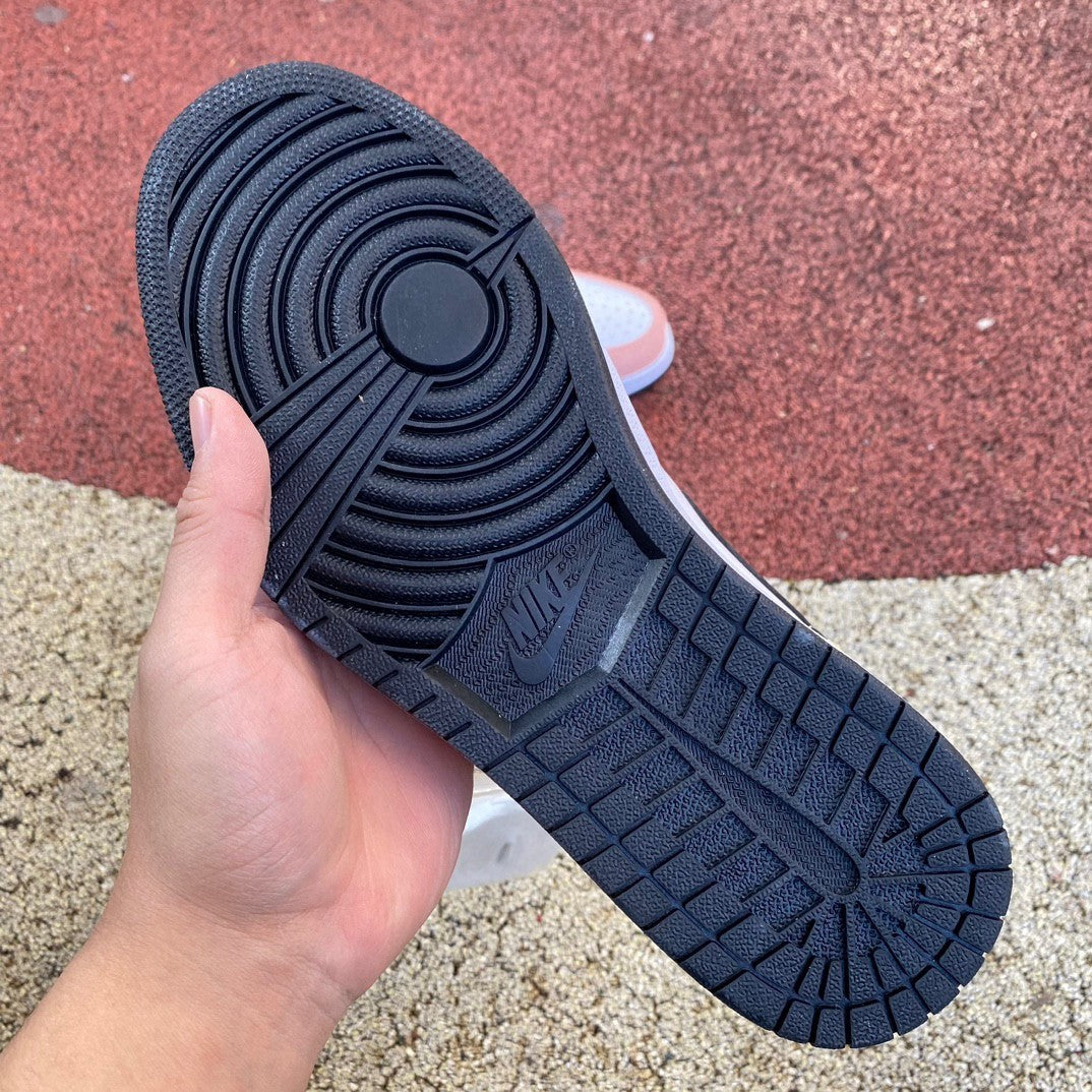 AJ1 MID Flight Club