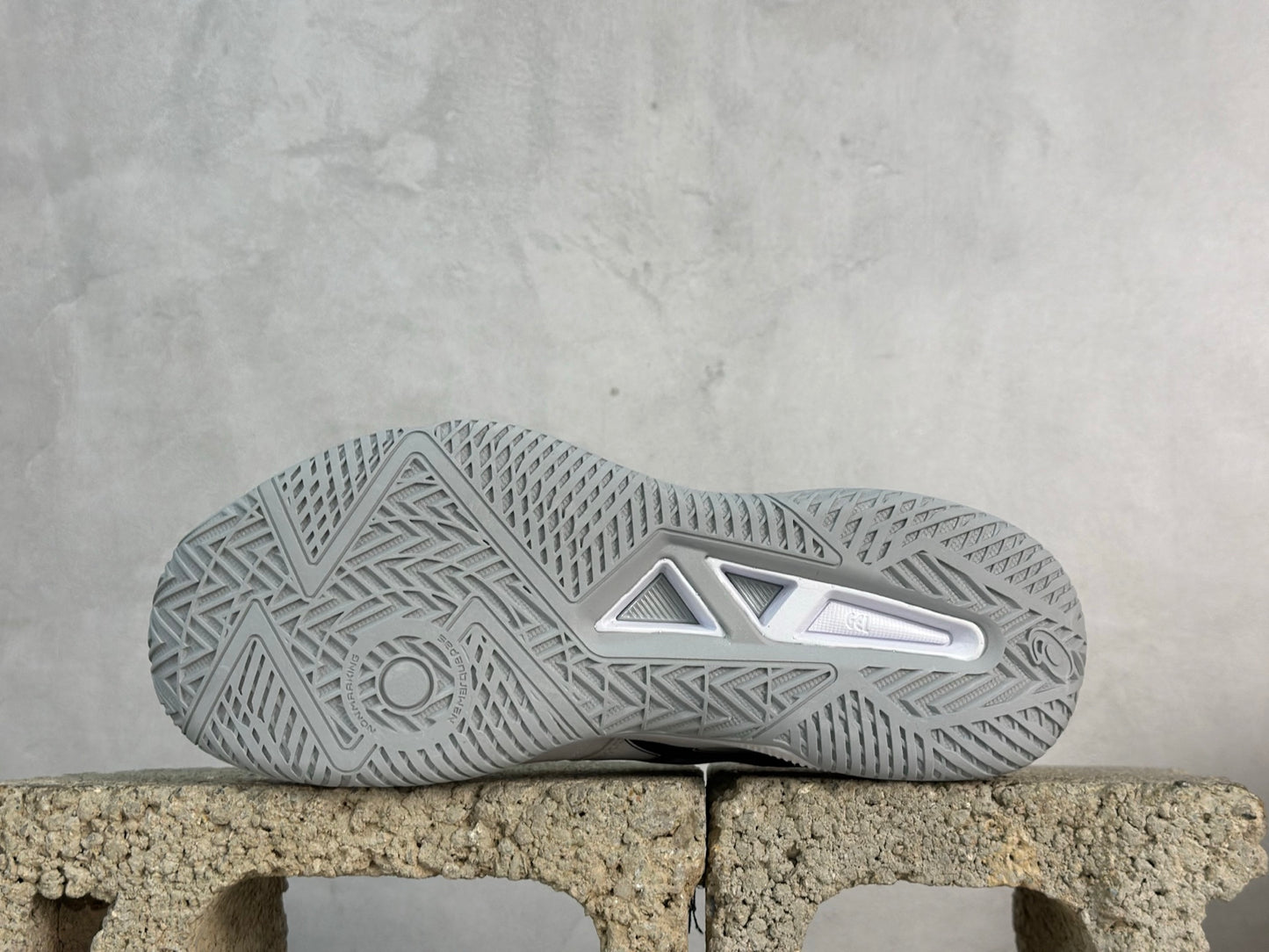 Gel-Tactic 12 White/Black