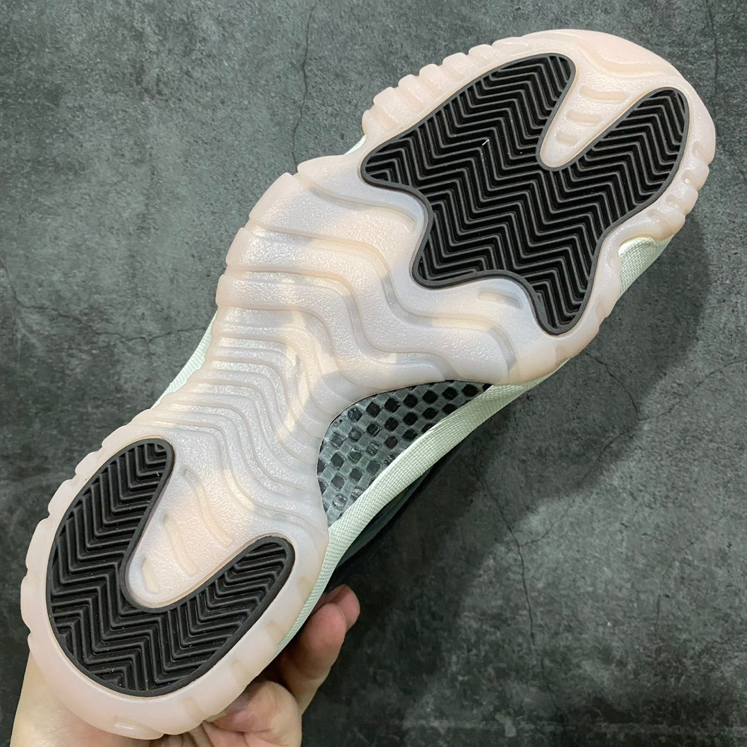 AJ11 Black and White
