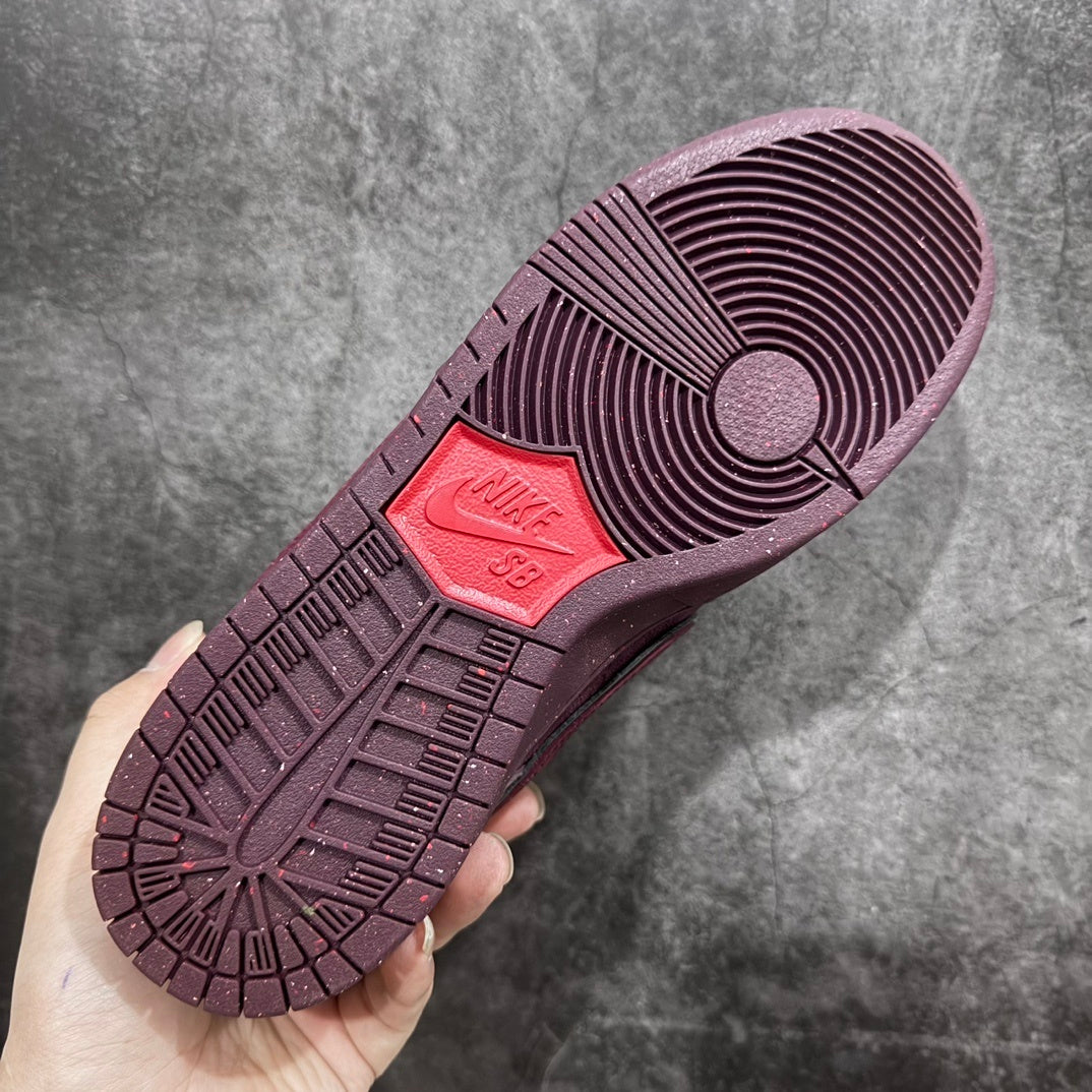 Dunk SB City of Love in the Burgundy Crush