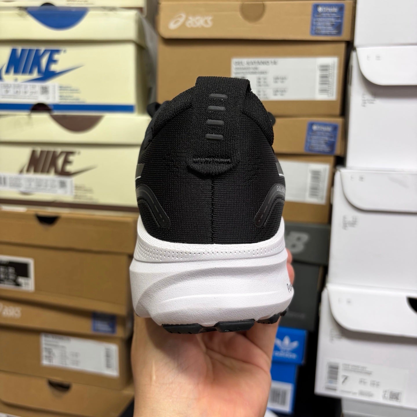 GEL-KAYANO 32 Black/White