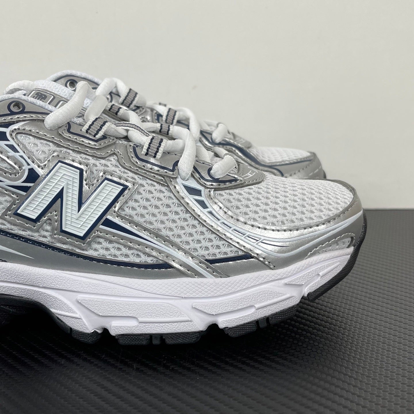 740 White / Silver / Navy