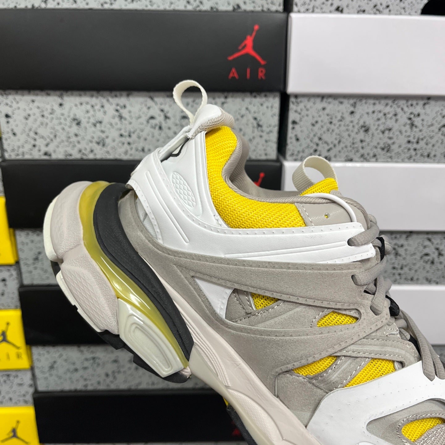 BLG Track Yellow White Beige