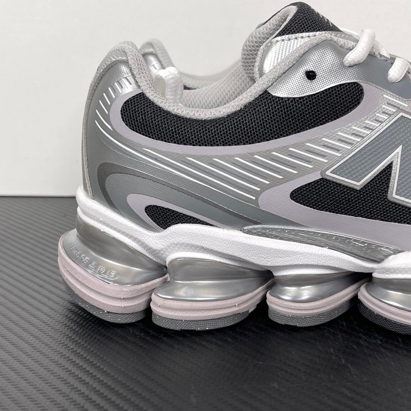 2000 ABZORB Grey and Black