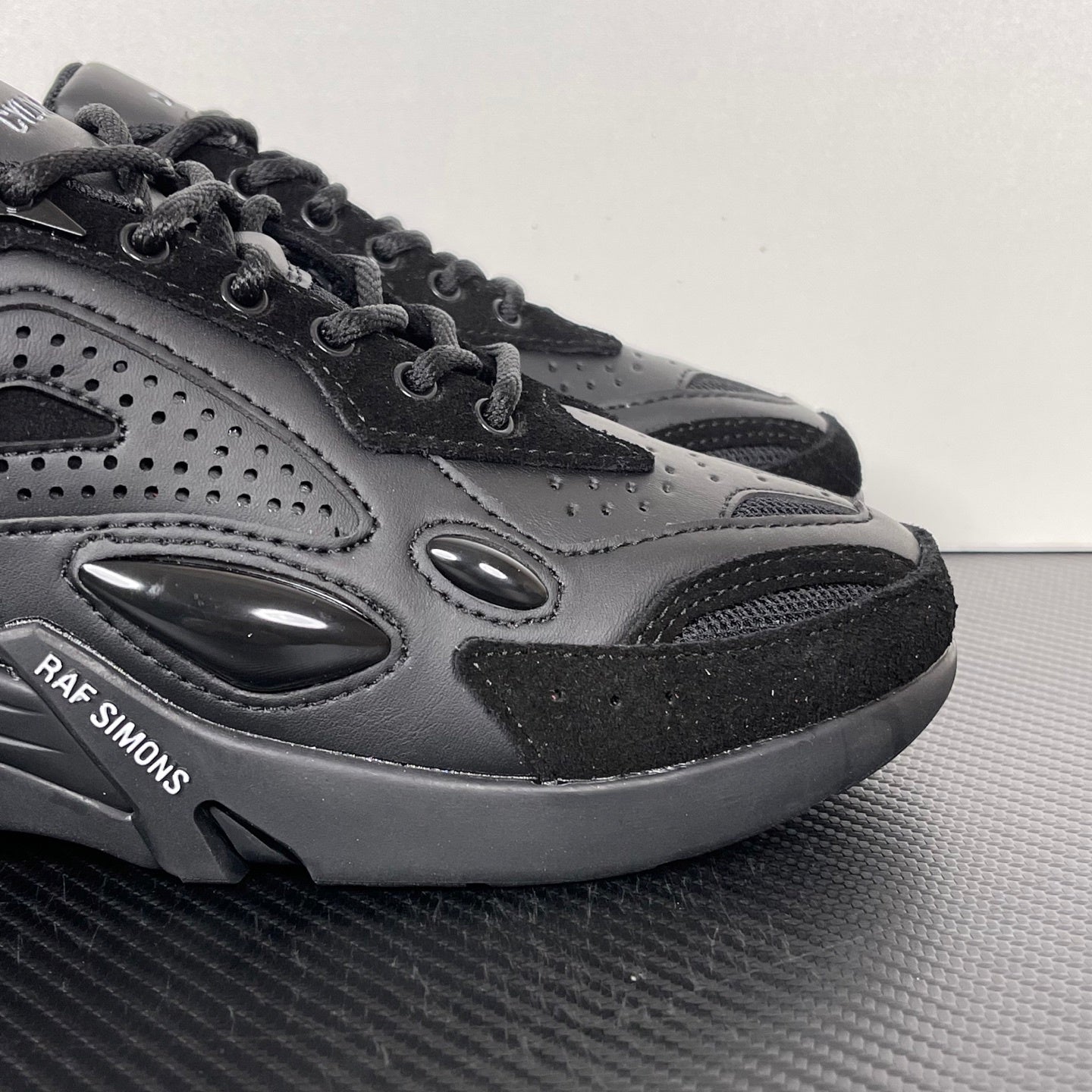 Cylon-21 All Black