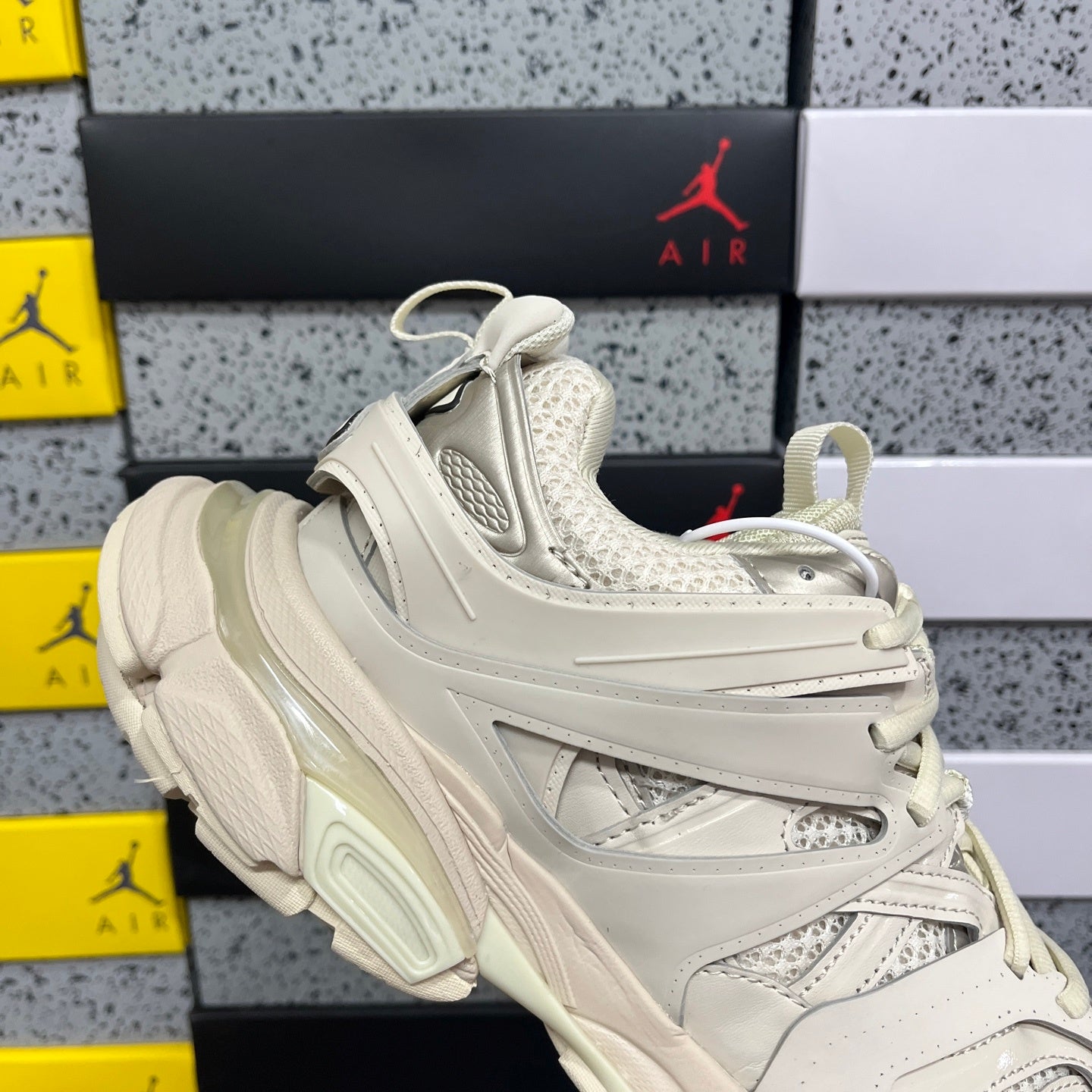 BLG Track Beige Speckled
