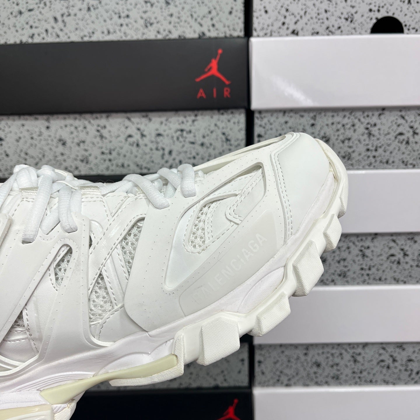 BLG Track Full White