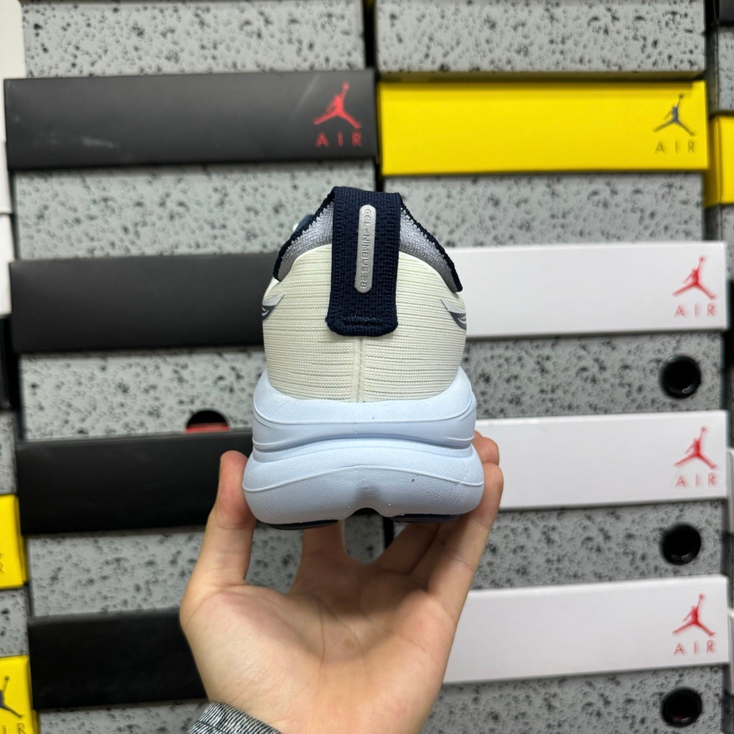 GEL-NIMBUS 28 Grey/White