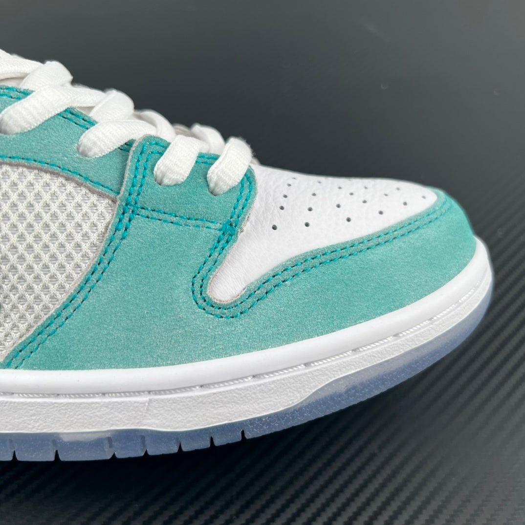 Dunk SB April