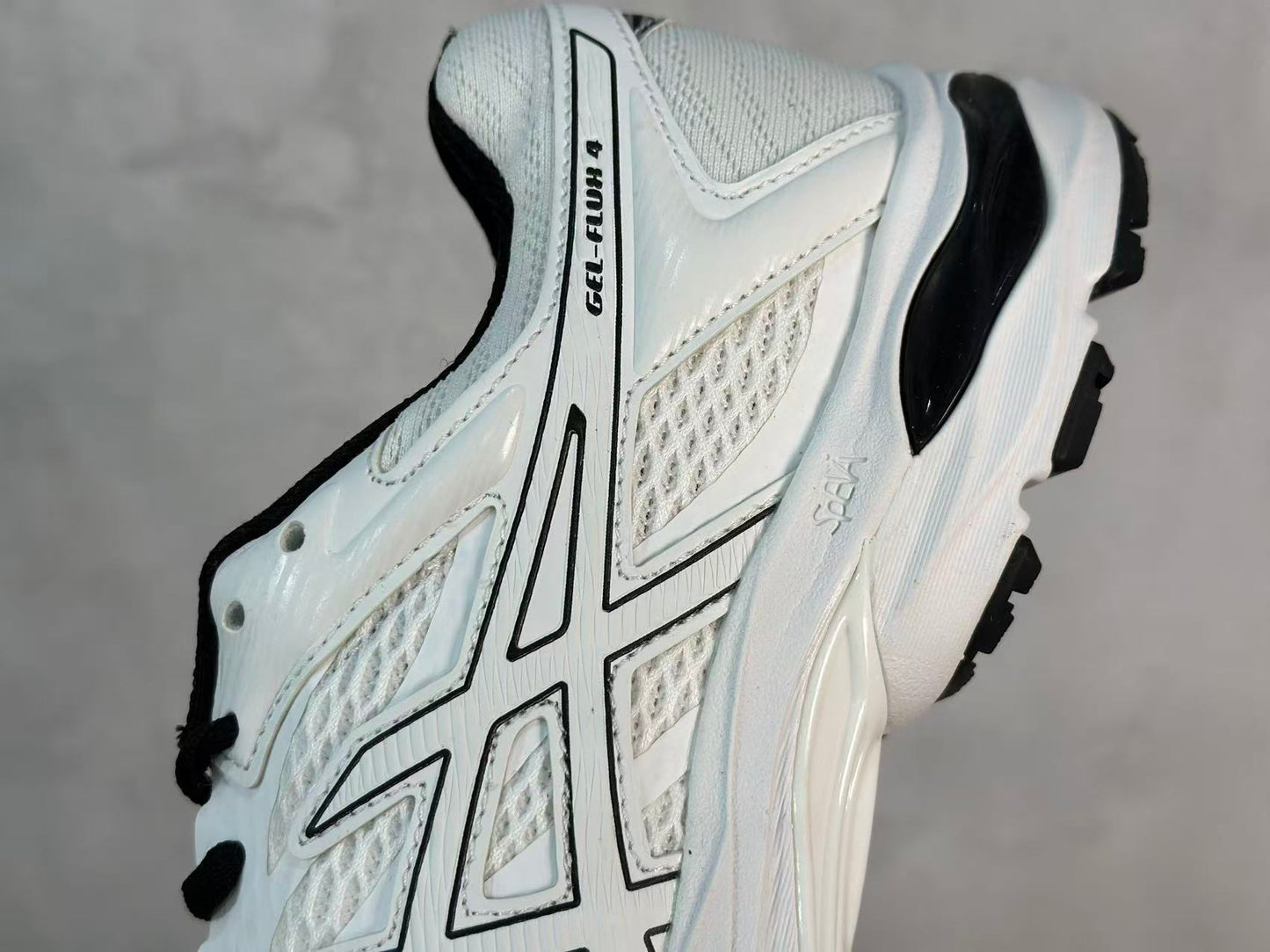GEL-FLUX 4 White/Black