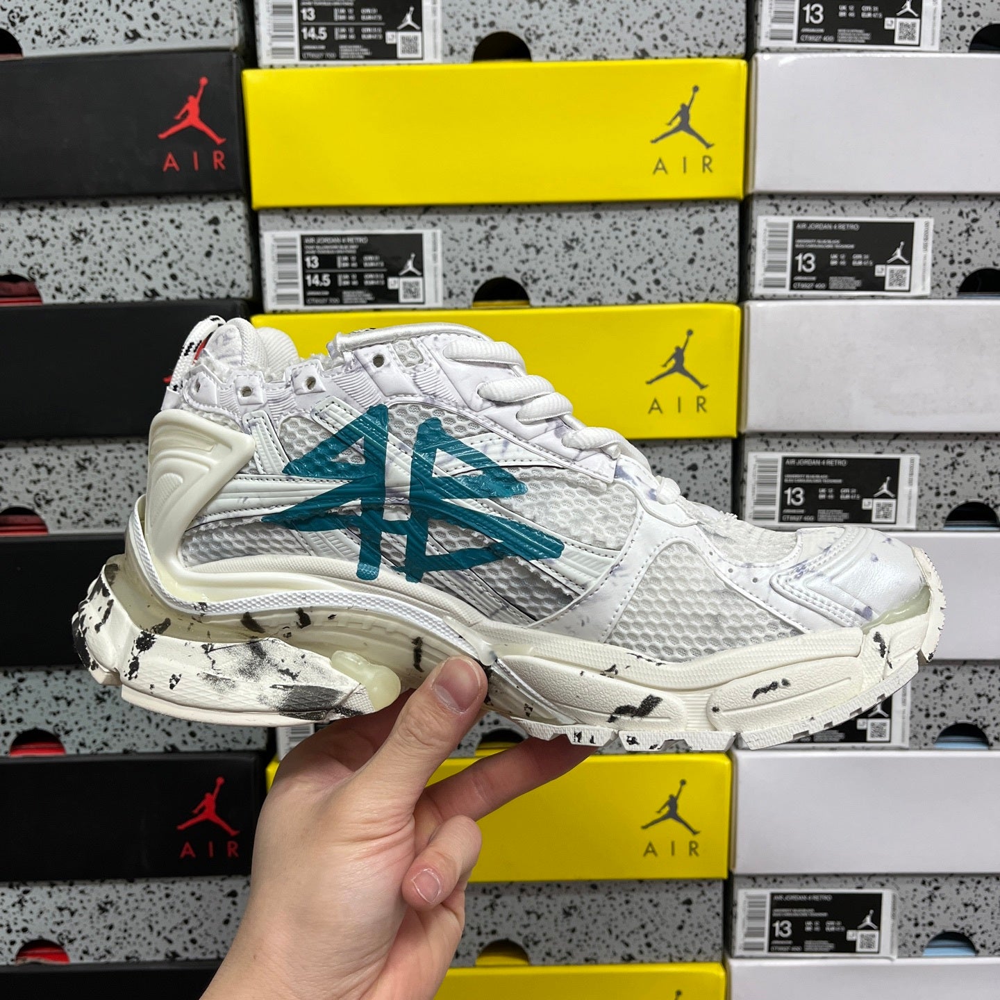 BLG Runner Graffiti White Blue
