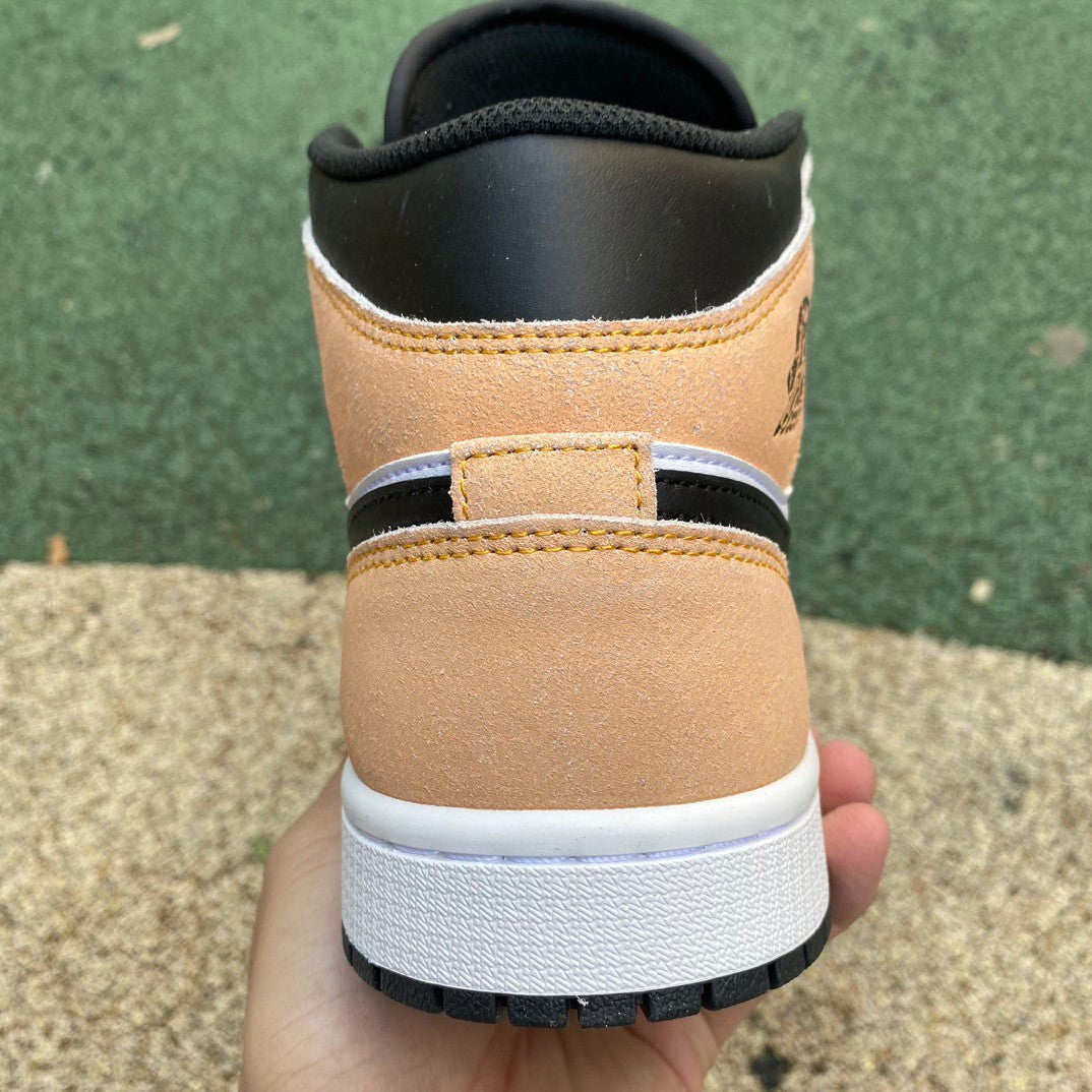 AJ1 MID Flight Club