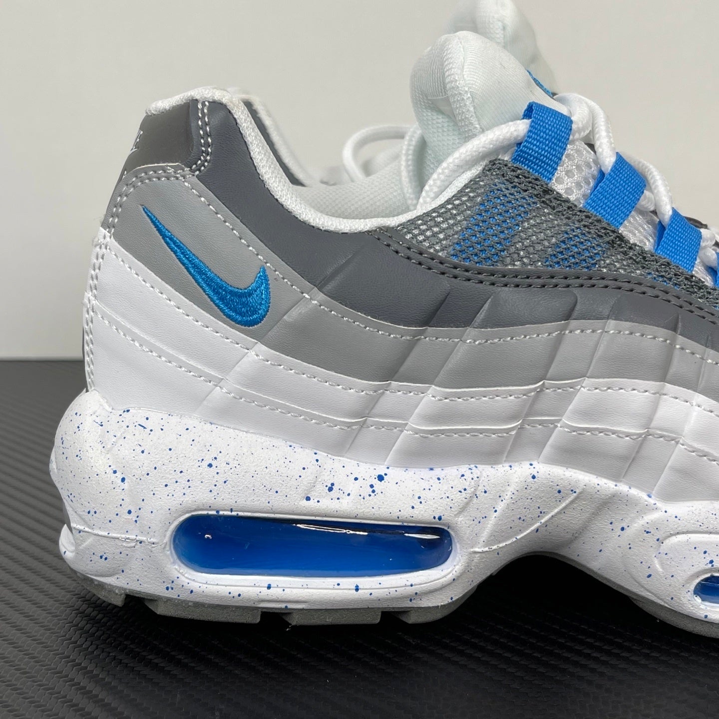 95 White Hyper Cobalt