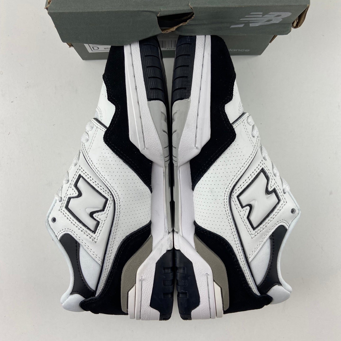 550 White and Black