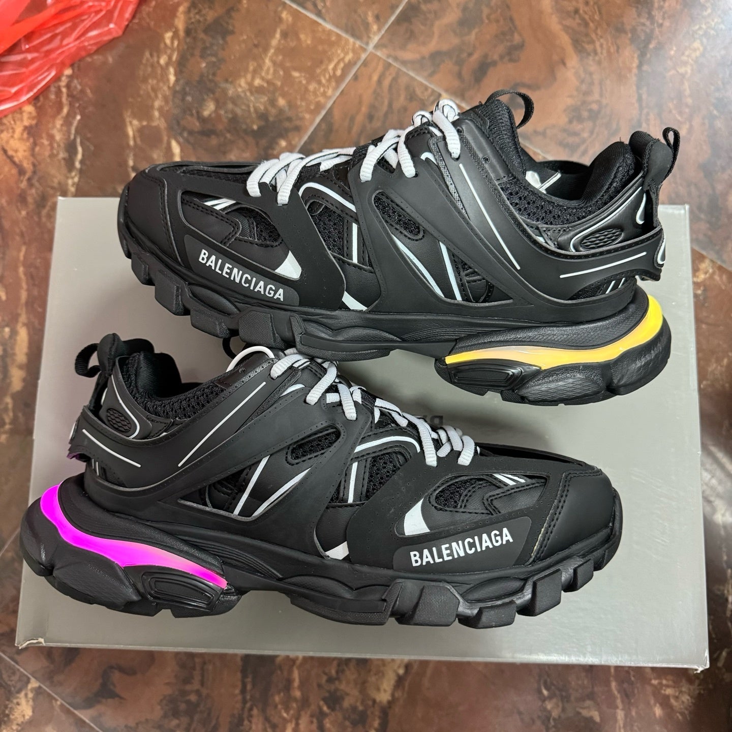 BLG Track Led Black White