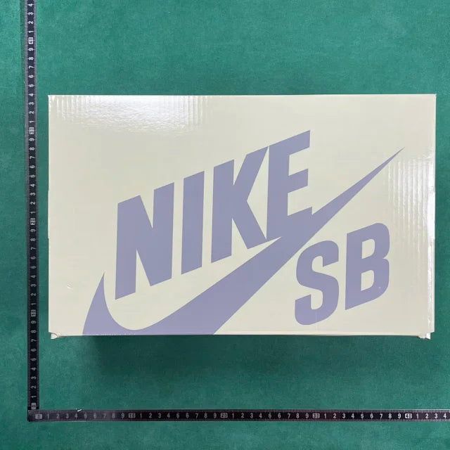 Dunk SB Supreme 94 White Metallic Silver