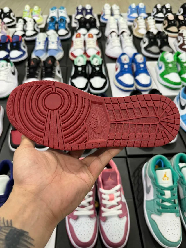 AJ1 Low