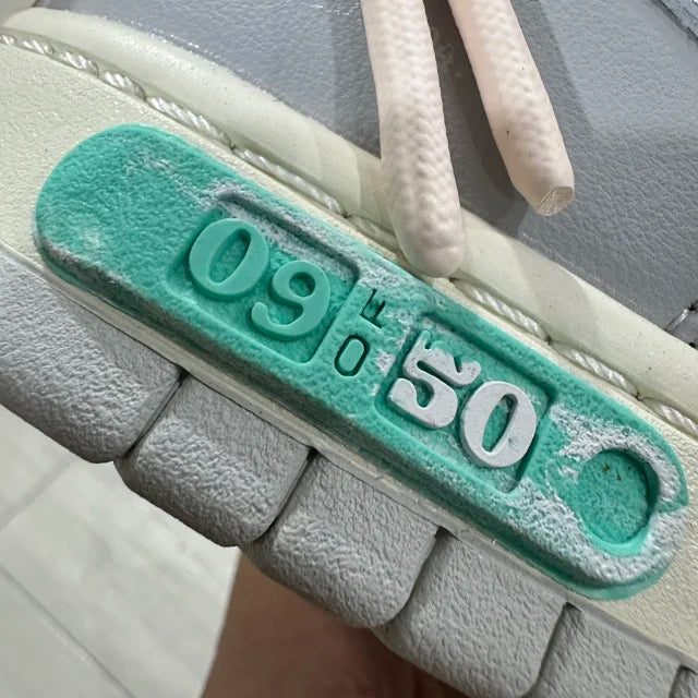 Dunk Low Off No. 09