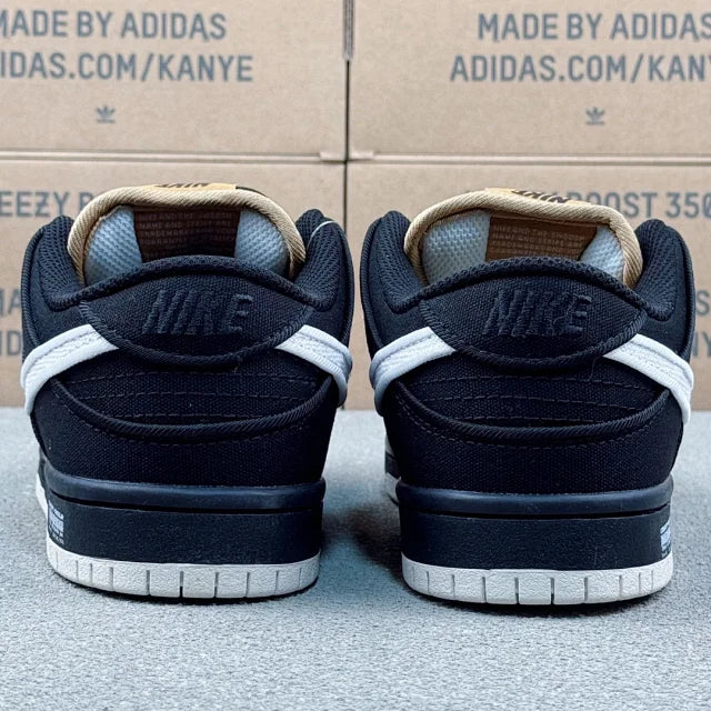 Dunk SB Black And White