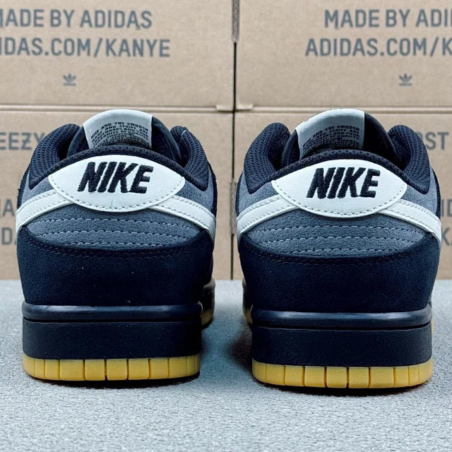 Dunk SB Black And White