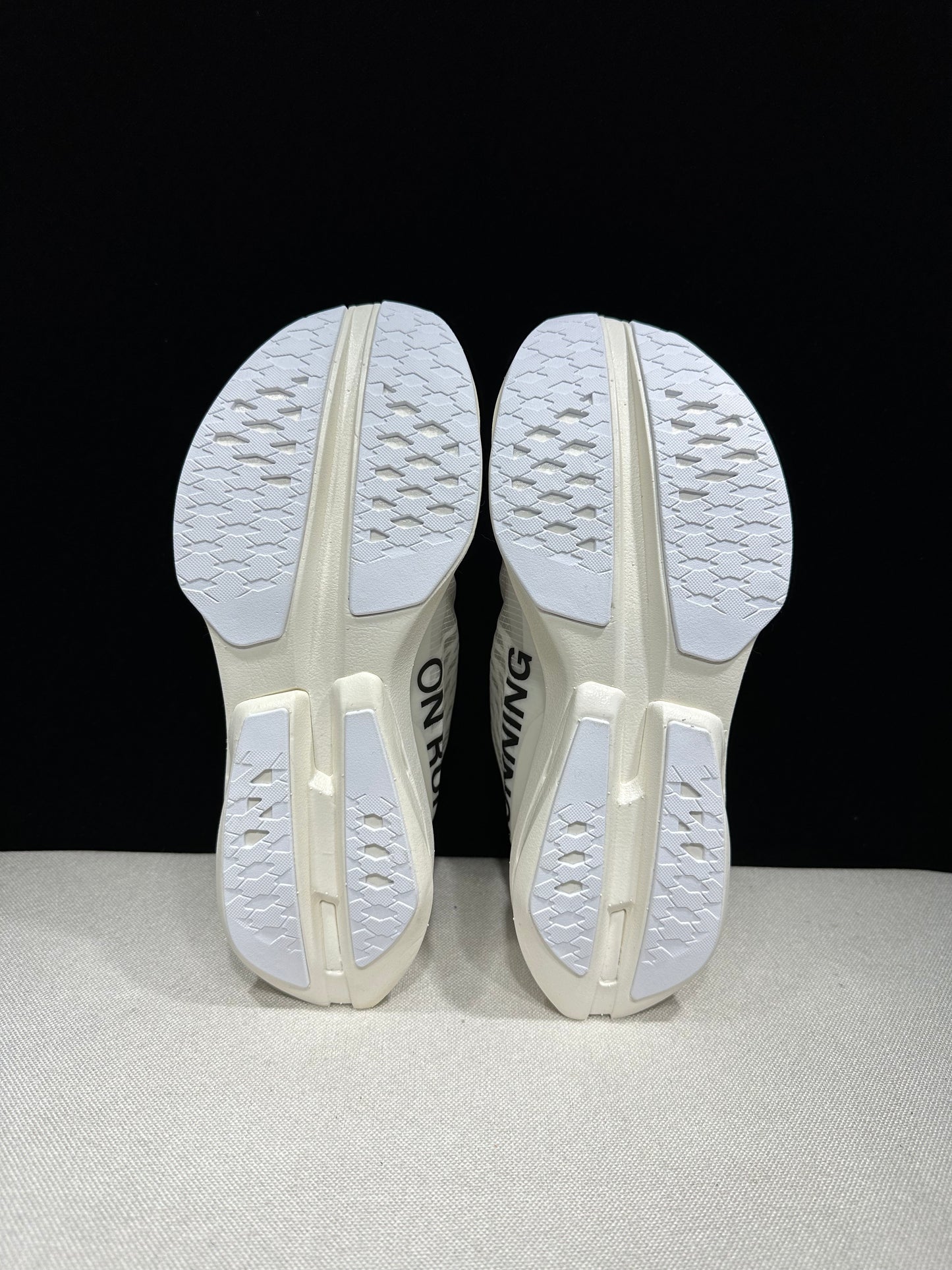 Cloudboom Strike White Black