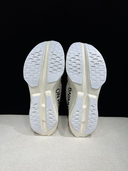 Cloudboom Strike White Black