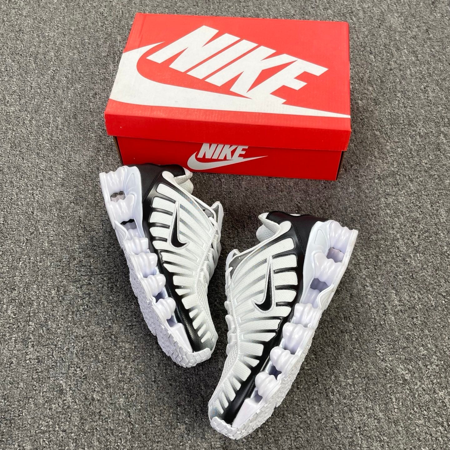 Aware Shox TL Black/White