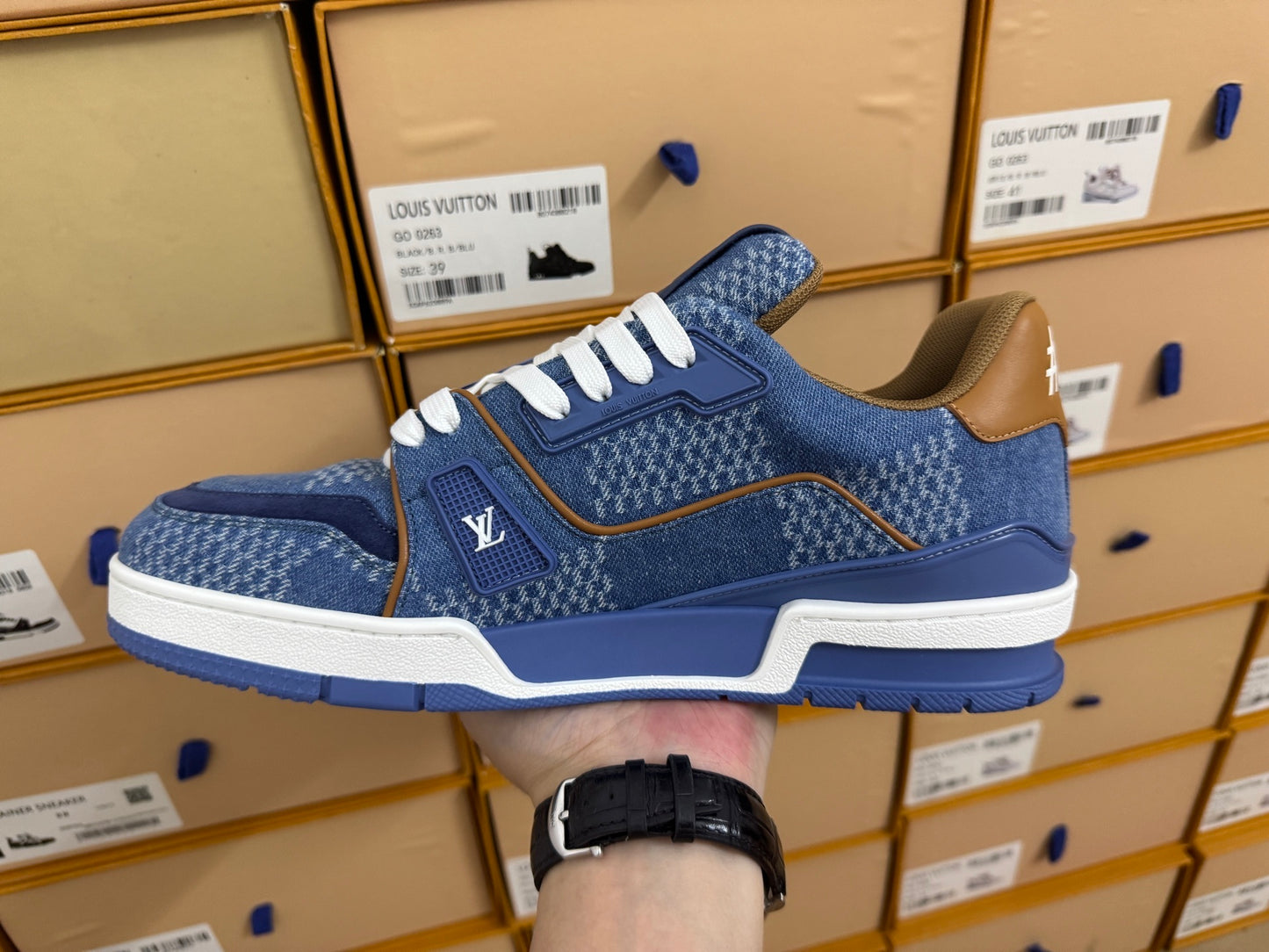 Trainer Blue