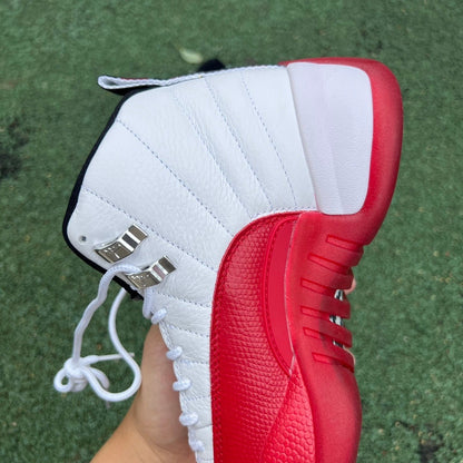 12 White Red