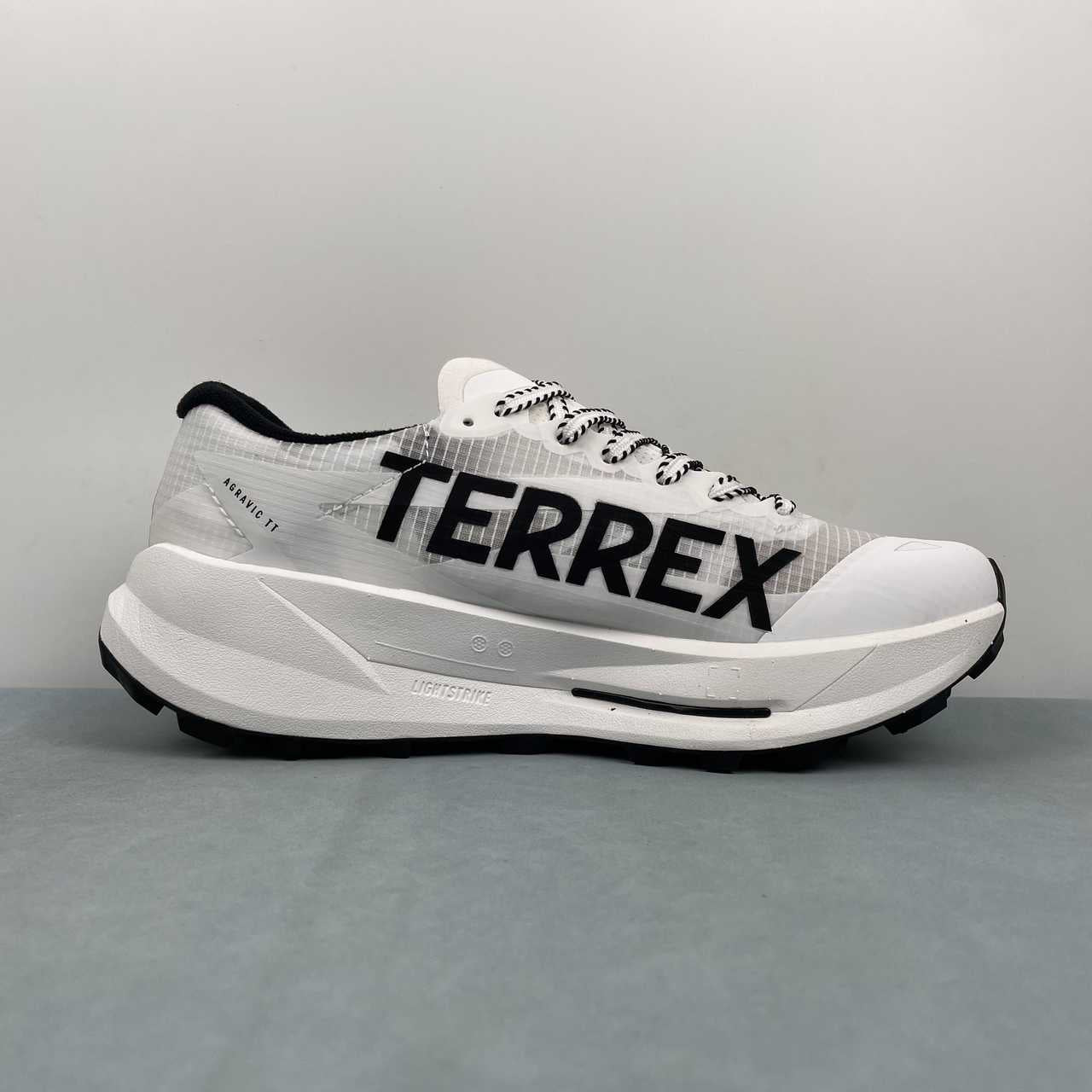 TERREX AGRAVIC White Black